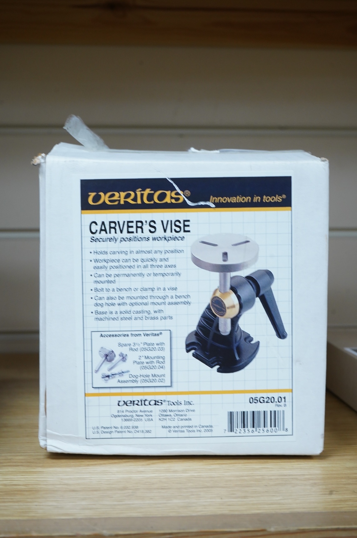 A boxed Veritas Tools wood carver’s vise (vice), (05G20.01) with paperwork